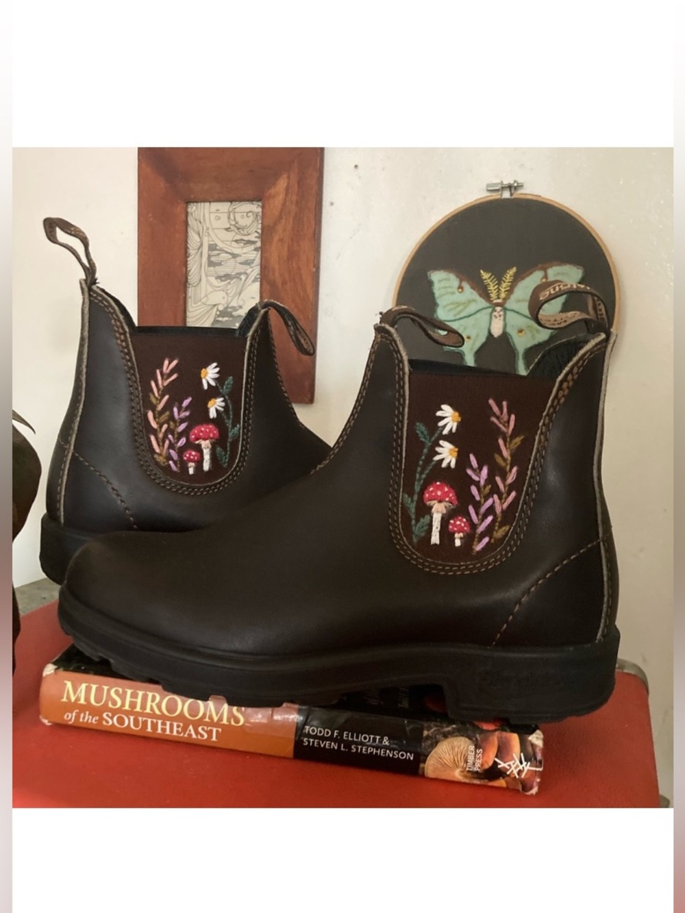 OOAK! Embroidered Blundstone boots Originals women’s size US 7 Stout brown